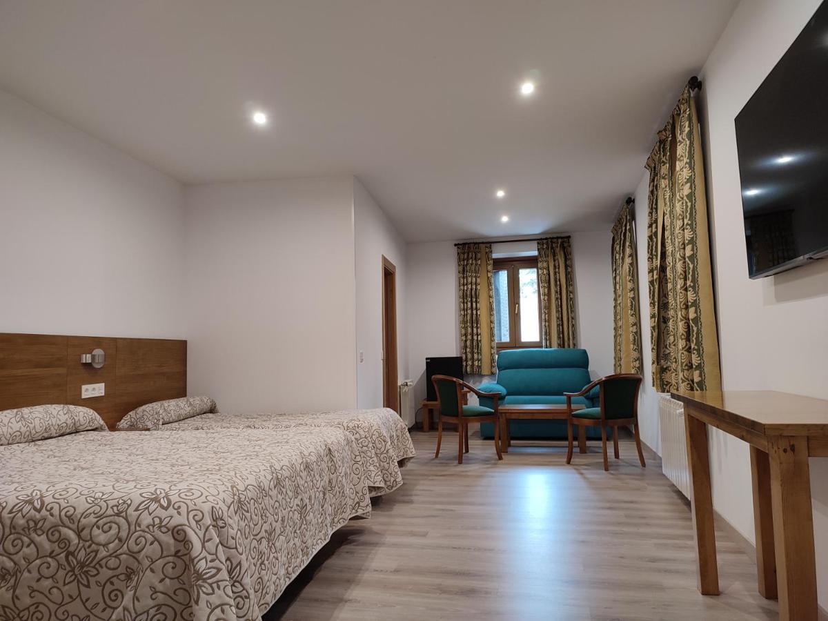 Hostal Aribel Longinos Серседілья Екстер'єр фото
