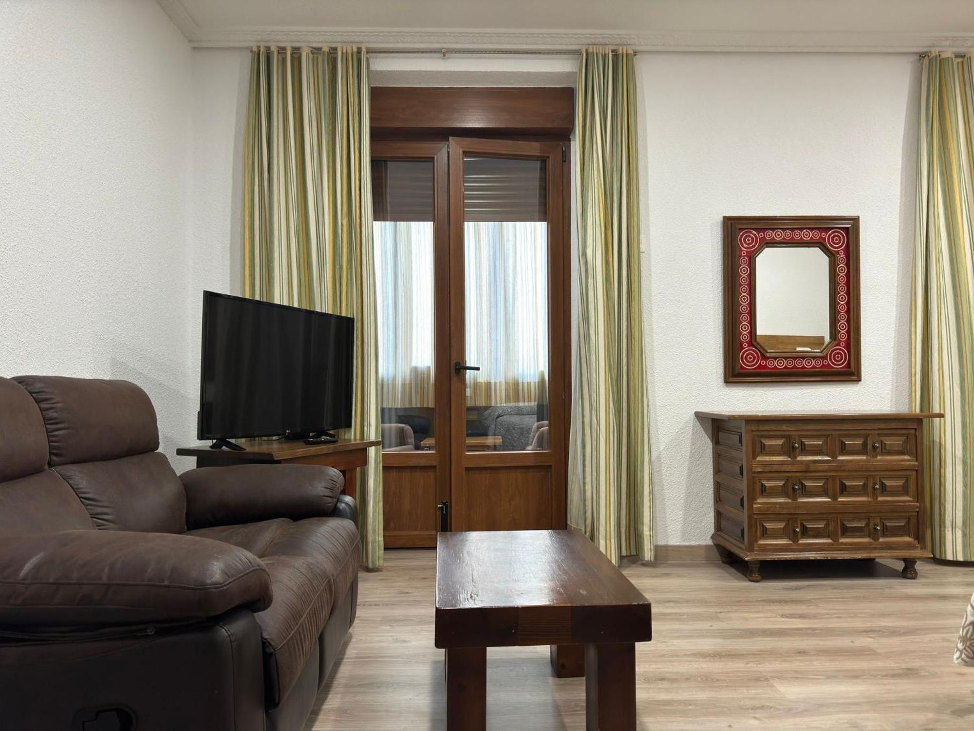 Hostal Aribel Longinos Серседілья Екстер'єр фото