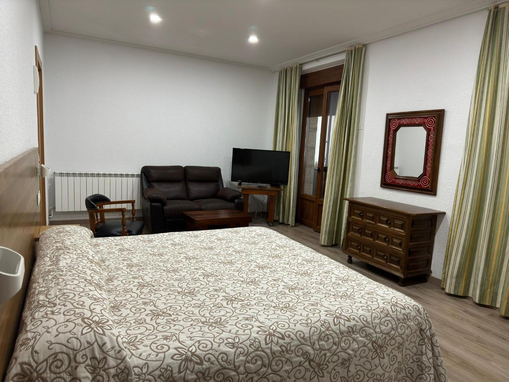 Hostal Aribel Longinos Серседілья Екстер'єр фото