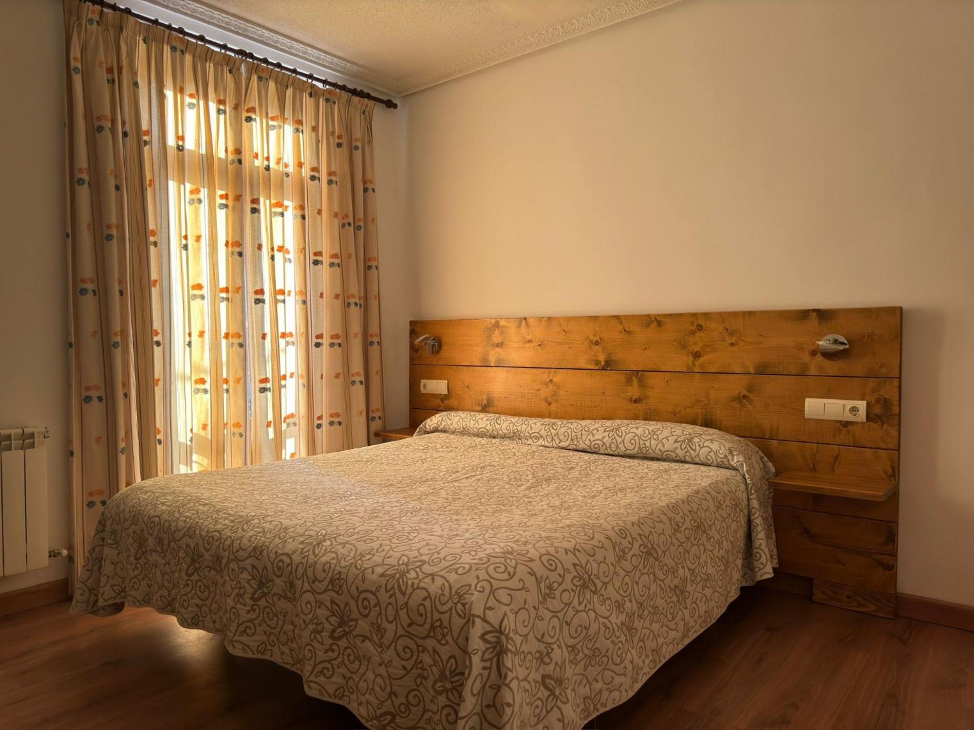 Hostal Aribel Longinos Серседілья Екстер'єр фото