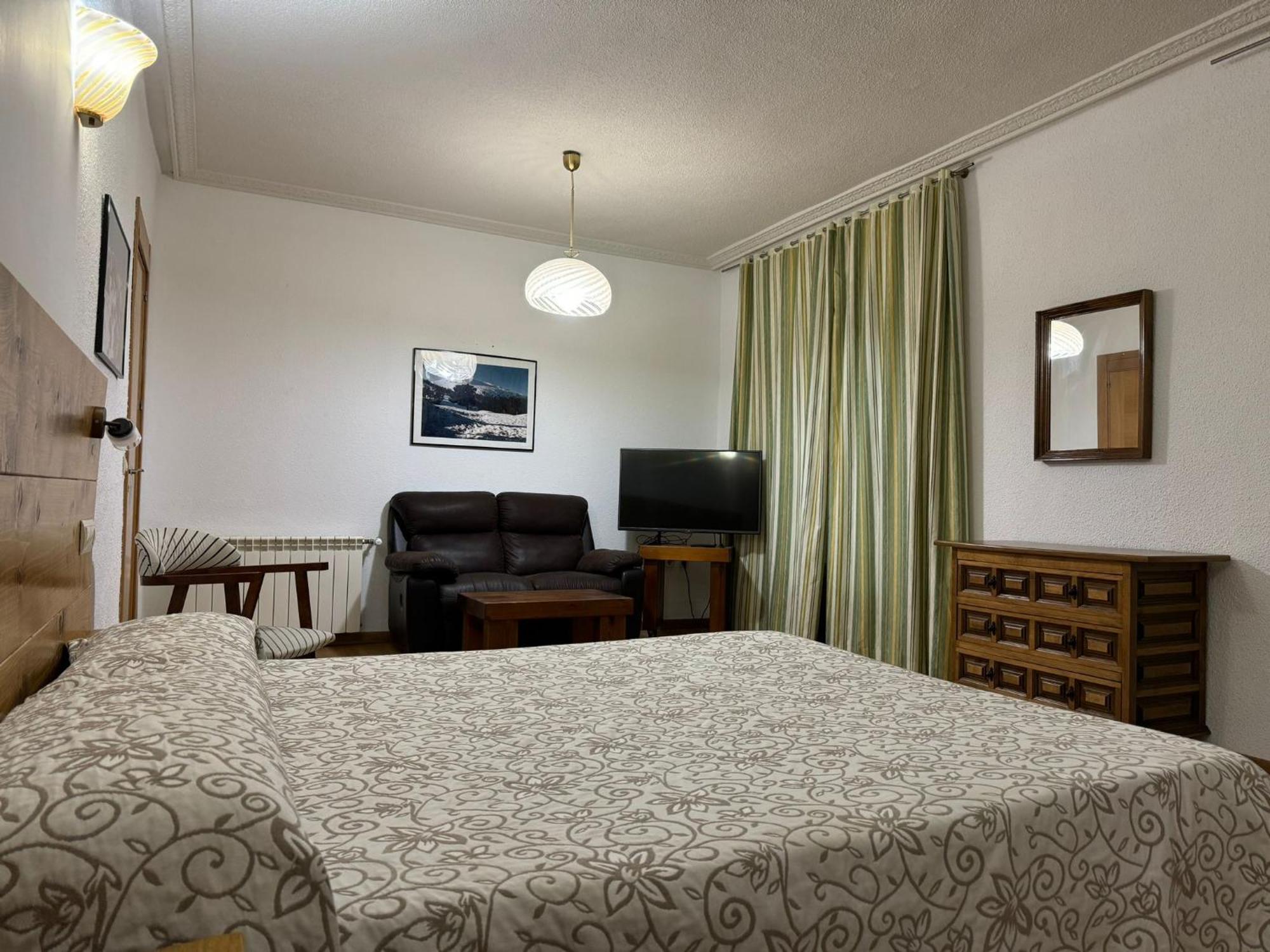 Hostal Aribel Longinos Серседілья Екстер'єр фото