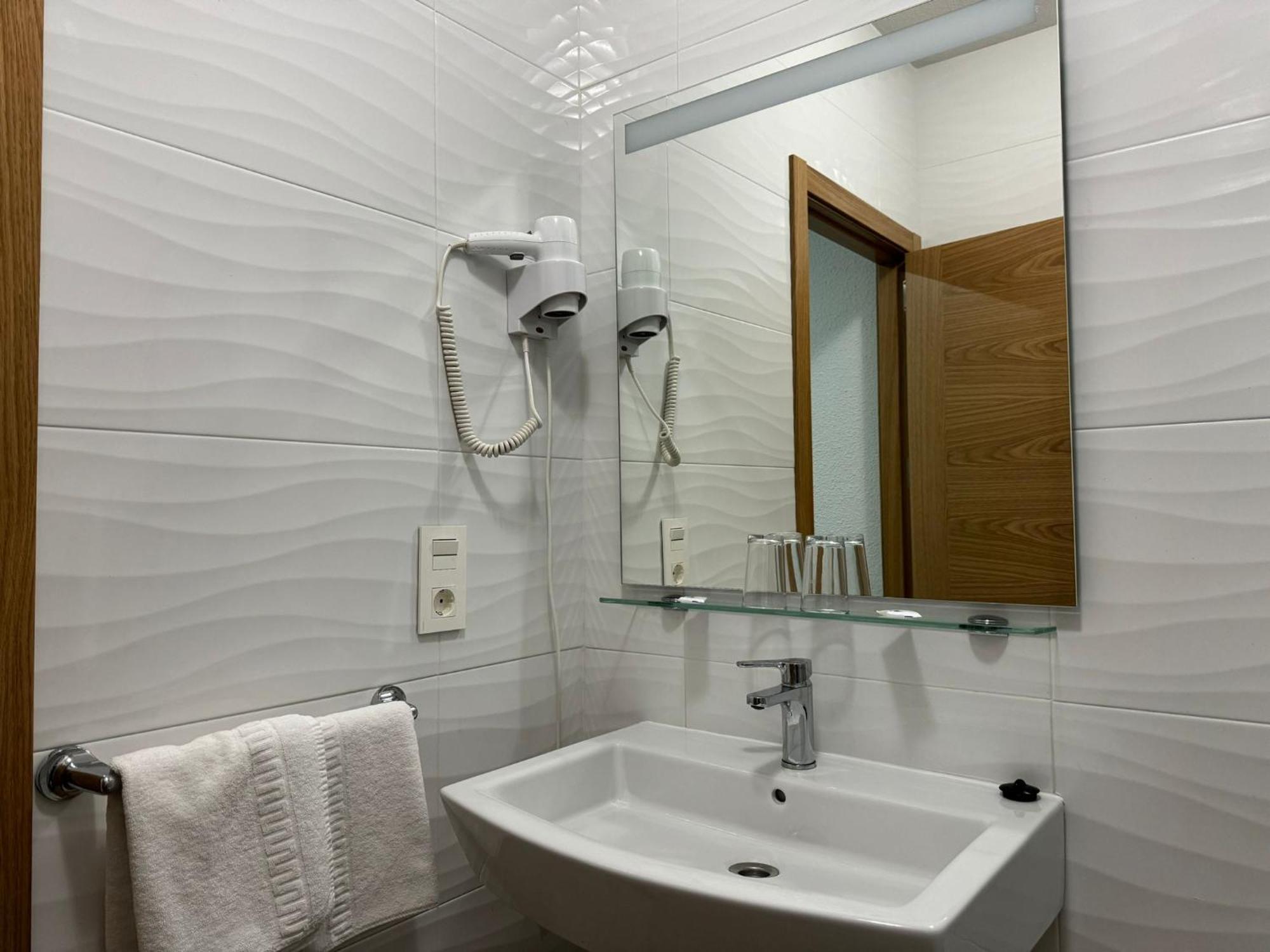 Hostal Aribel Longinos Серседілья Екстер'єр фото
