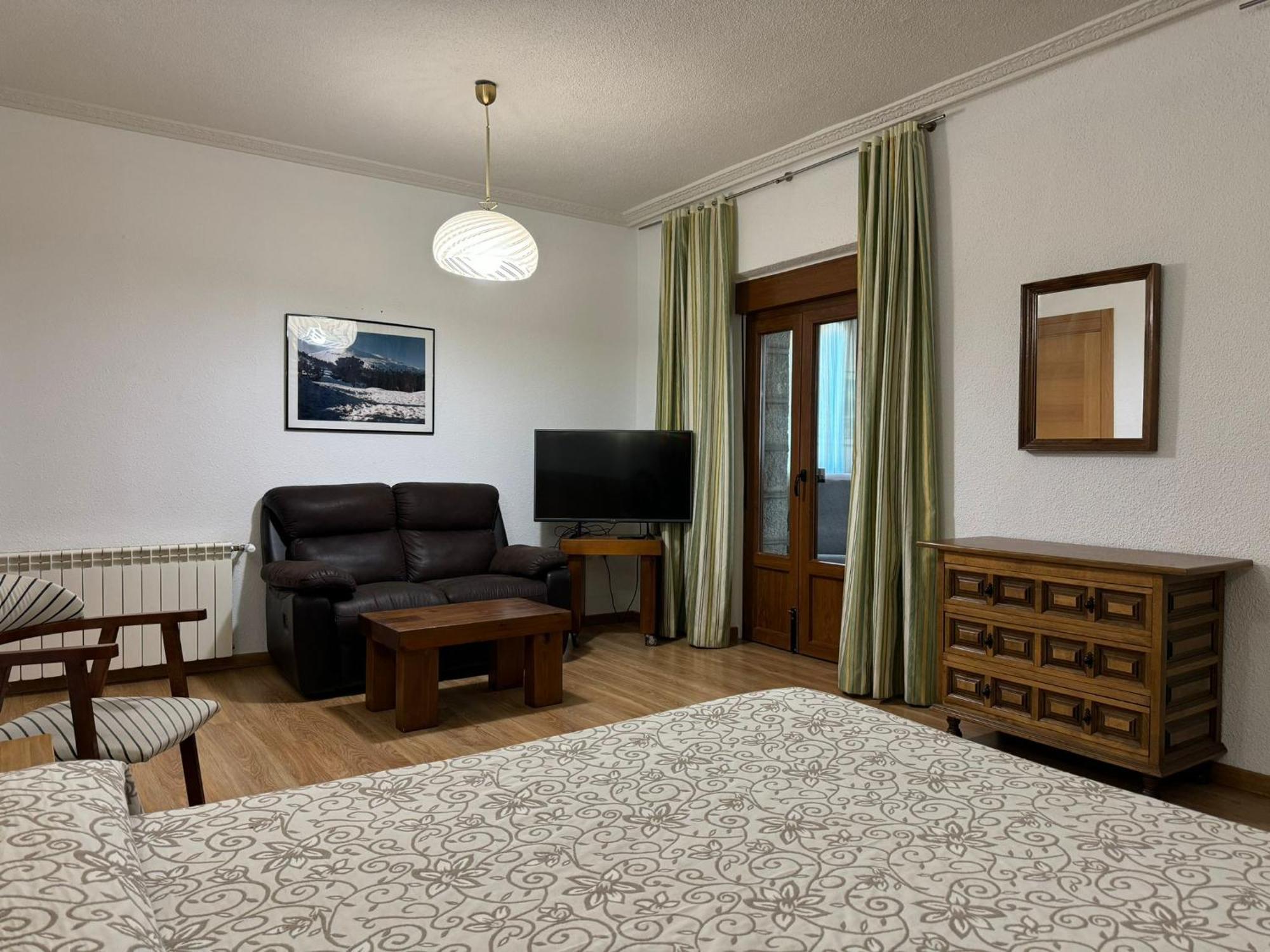 Hostal Aribel Longinos Серседілья Екстер'єр фото