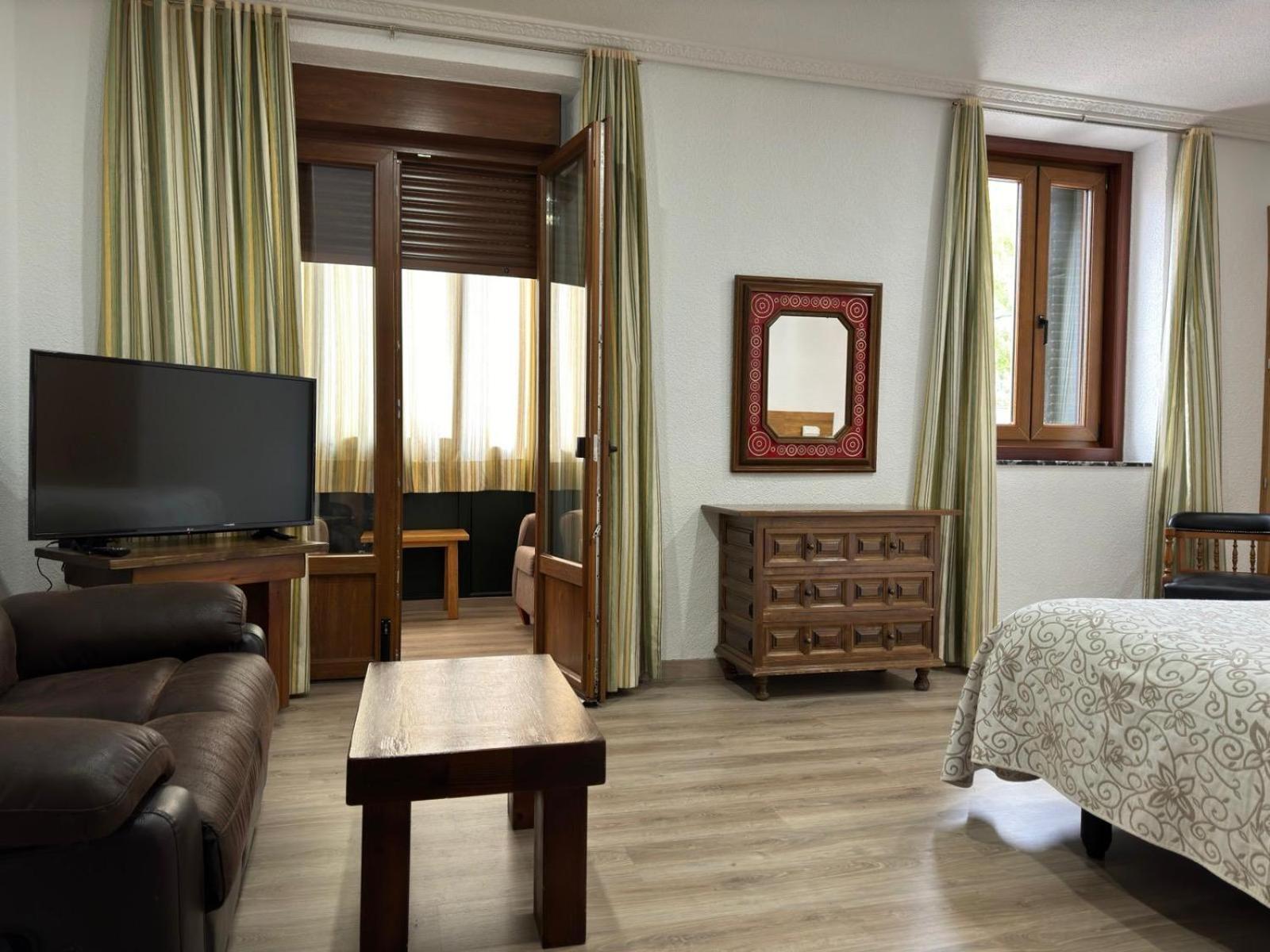 Hostal Aribel Longinos Серседілья Екстер'єр фото