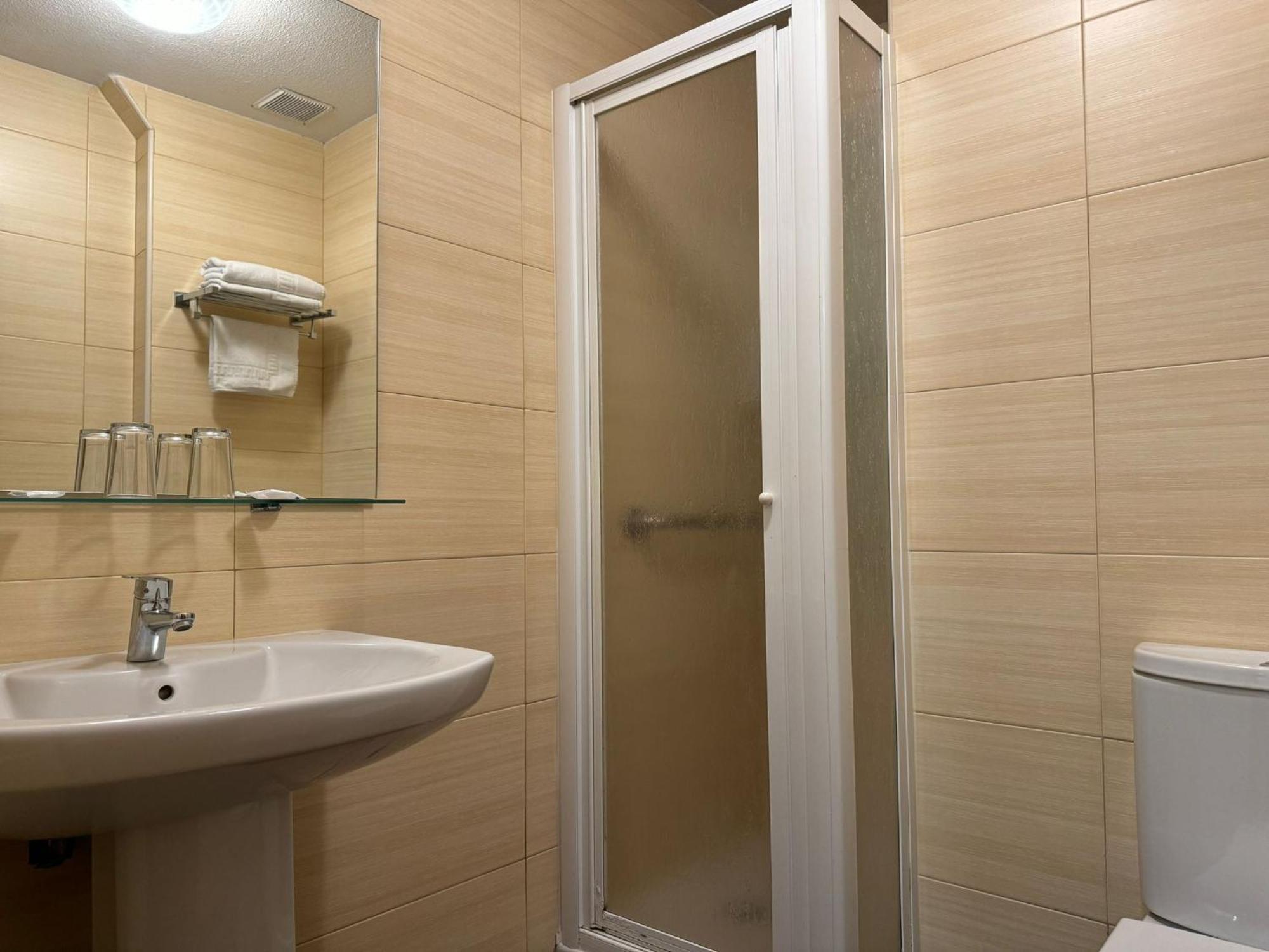 Hostal Aribel Longinos Серседілья Екстер'єр фото