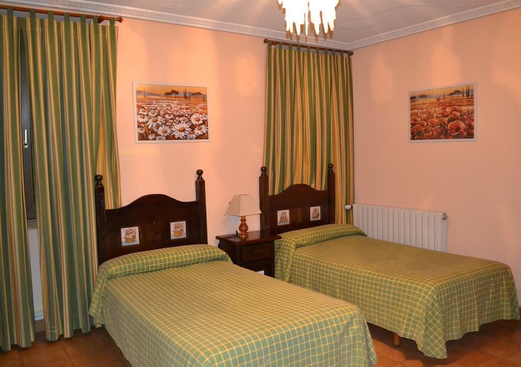 Hostal Aribel Longinos Серседілья Екстер'єр фото